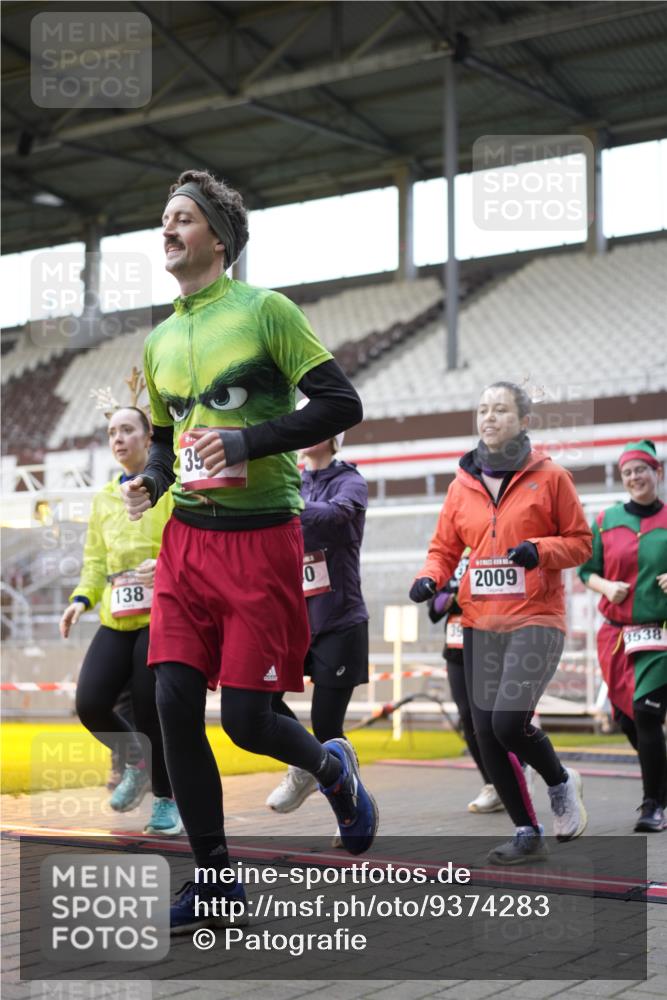 07.12.2025 - St. Pauli X-Mass-Run No. 15 Patografie http://msf.ph/oto/9374283 07.12.2025 12:09:11 Ziel 138, 775, 807, 1725, 1727, 2009, 3538, 3947, 3955, 3966, 4196, 4197, 4198, 4267, 4282, 4283 meine-sportfotos.de