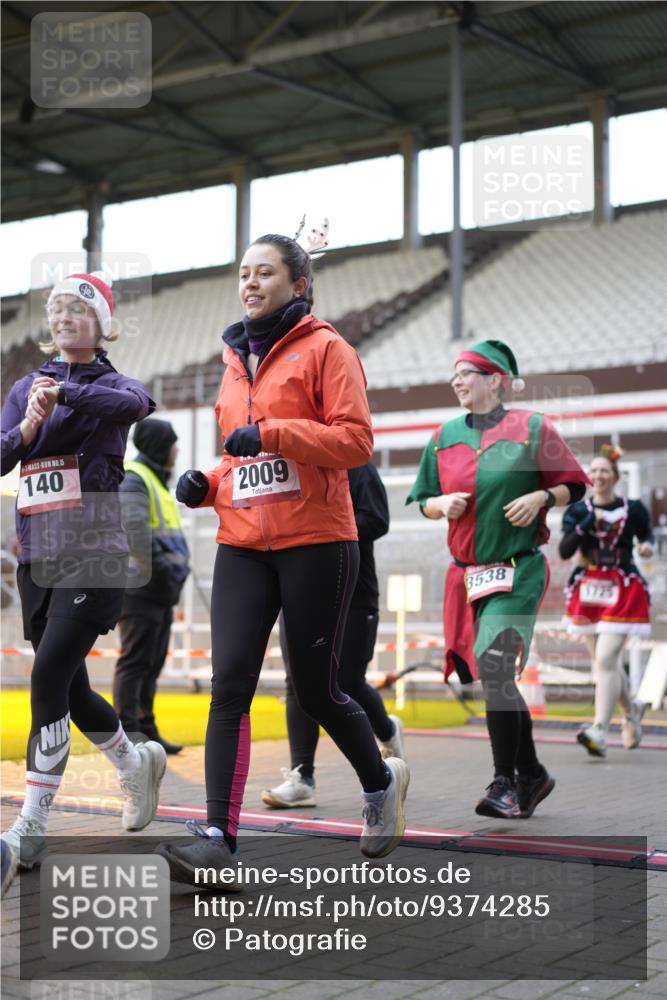 07.12.2025 - St. Pauli X-Mass-Run No. 15 Patografie http://msf.ph/oto/9374285 07.12.2025 12:09:11 Ziel 138, 775, 807, 1725, 1727, 2009, 3538, 3947, 3955, 3966, 4196, 4197, 4198, 4267, 4282, 4283 meine-sportfotos.de