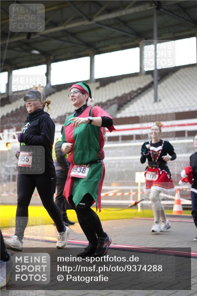 07.12.2025 - St. Pauli X-Mass-Run No. 15 Patografie http://msf.ph/oto/9374288 07.12.2025 12:09:12 Ziel 138, 1725, 1727, 2009, 3538, 3947, 3955, 3966, 4196, 4197, 4198, 4267, 4282, 4283 meine-sportfotos.de