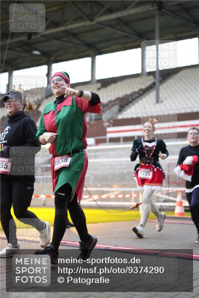 07.12.2025 - St. Pauli X-Mass-Run No. 15 Patografie http://msf.ph/oto/9374290 07.12.2025 12:09:12 Ziel 138, 1725, 1727, 2009, 3538, 3947, 3955, 3966, 4196, 4197, 4198, 4267, 4282, 4283 meine-sportfotos.de