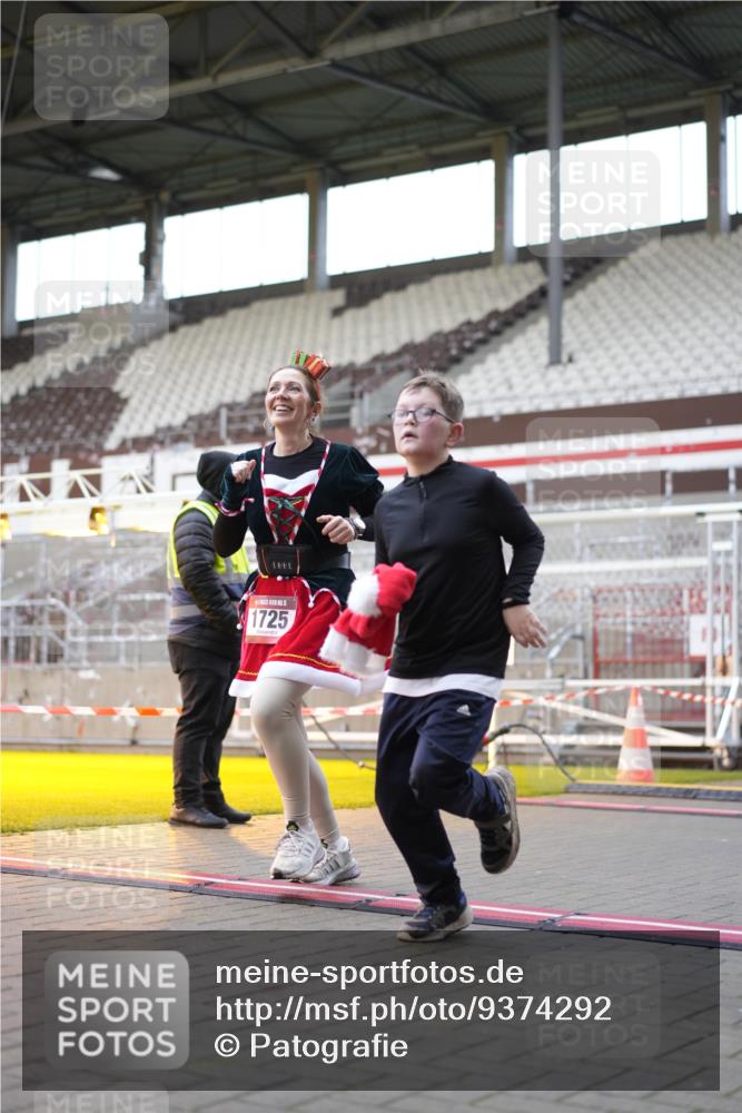 07.12.2025 - St. Pauli X-Mass-Run No. 15 Patografie http://msf.ph/oto/9374292 07.12.2025 12:09:13 Ziel 138, 1725, 1727, 2009, 3538, 3947, 3955, 3966, 4196, 4197, 4198, 4267, 4282, 4283 meine-sportfotos.de