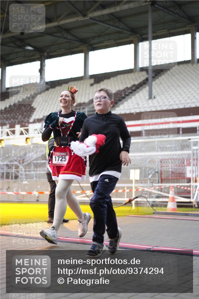 07.12.2025 - St. Pauli X-Mass-Run No. 15 Patografie http://msf.ph/oto/9374294 07.12.2025 12:09:13 Ziel 138, 1725, 1727, 2009, 3538, 3947, 3955, 3966, 4196, 4197, 4198, 4267, 4282, 4283 meine-sportfotos.de