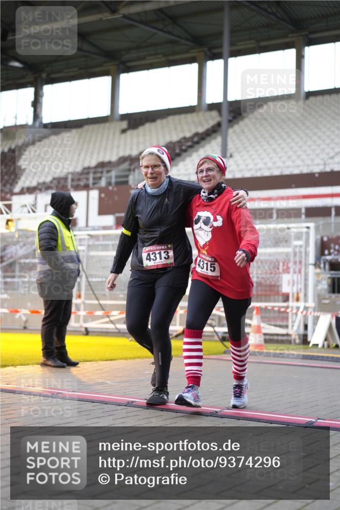 07.12.2025 - St. Pauli X-Mass-Run No. 15 Patografie http://msf.ph/oto/9374296 07.12.2025 12:09:25 Ziel 138, 1725, 1727, 2009, 3538, 3955, 4313, 4315 meine-sportfotos.de