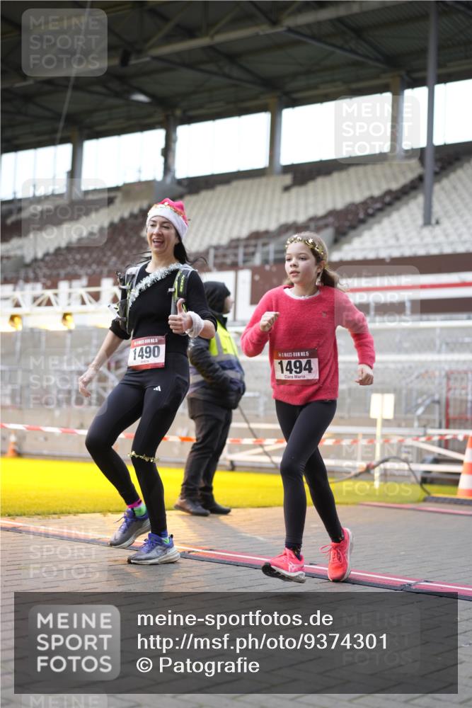 07.12.2025 - St. Pauli X-Mass-Run No. 15 Patografie http://msf.ph/oto/9374301 07.12.2025 12:09:37 Ziel 830, 1494, 4313, 4315 meine-sportfotos.de