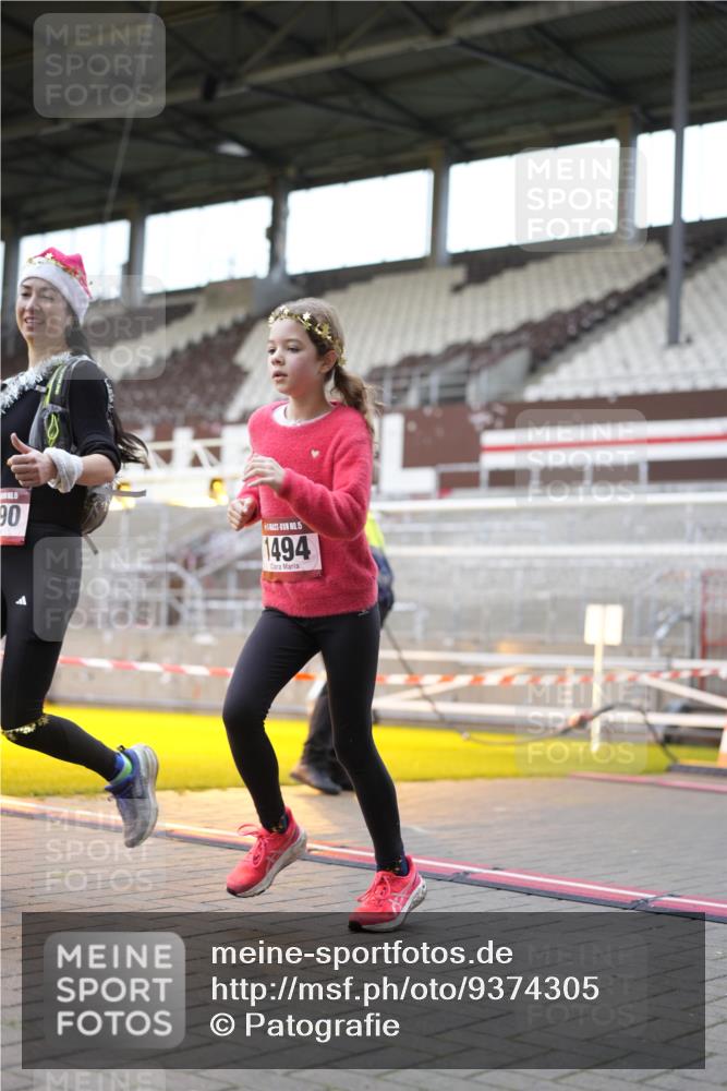 07.12.2025 - St. Pauli X-Mass-Run No. 15 Patografie http://msf.ph/oto/9374305 07.12.2025 12:09:38 Ziel 830, 835, 1494, 4313, 4315 meine-sportfotos.de