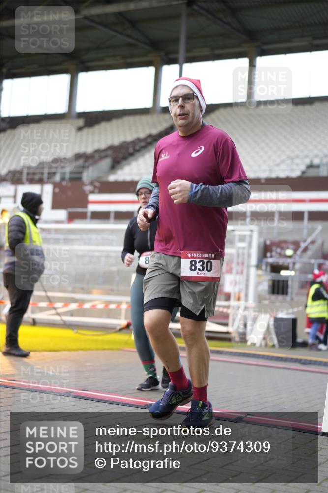 07.12.2025 - St. Pauli X-Mass-Run No. 15 Patografie http://msf.ph/oto/9374309 07.12.2025 12:09:44 Ziel 830, 835, 1494, 3744, 3746 meine-sportfotos.de