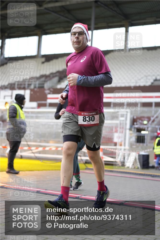 07.12.2025 - St. Pauli X-Mass-Run No. 15 Patografie http://msf.ph/oto/9374311 07.12.2025 12:09:44 Ziel 830, 835, 1494, 3744, 3746 meine-sportfotos.de
