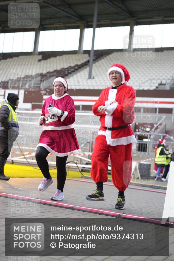 07.12.2025 - St. Pauli X-Mass-Run No. 15 Patografie http://msf.ph/oto/9374313 07.12.2025 12:09:47 Ziel 830, 835, 1494, 3462, 3744, 3746 meine-sportfotos.de