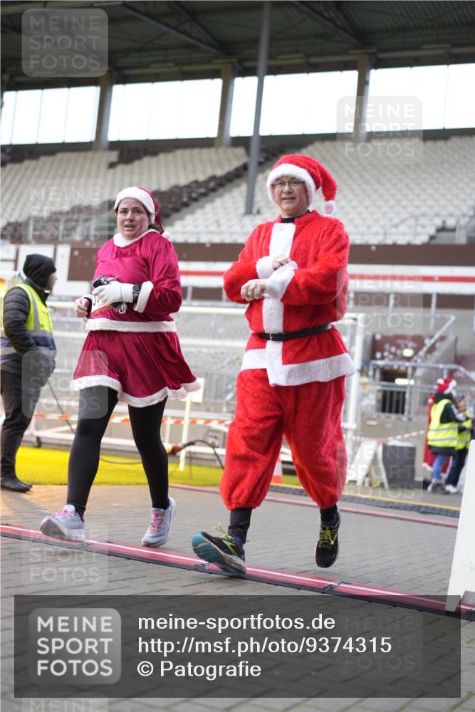 07.12.2025 - St. Pauli X-Mass-Run No. 15 Patografie http://msf.ph/oto/9374315 07.12.2025 12:09:47 Ziel 830, 835, 1494, 3462, 3744, 3746 meine-sportfotos.de