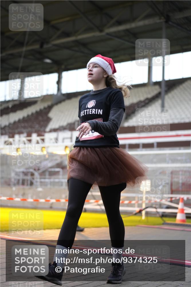 07.12.2025 - St. Pauli X-Mass-Run No. 15 Patografie http://msf.ph/oto/9374325 07.12.2025 12:09:53 Ziel 830, 835, 3462, 3744, 3746, 3760 meine-sportfotos.de