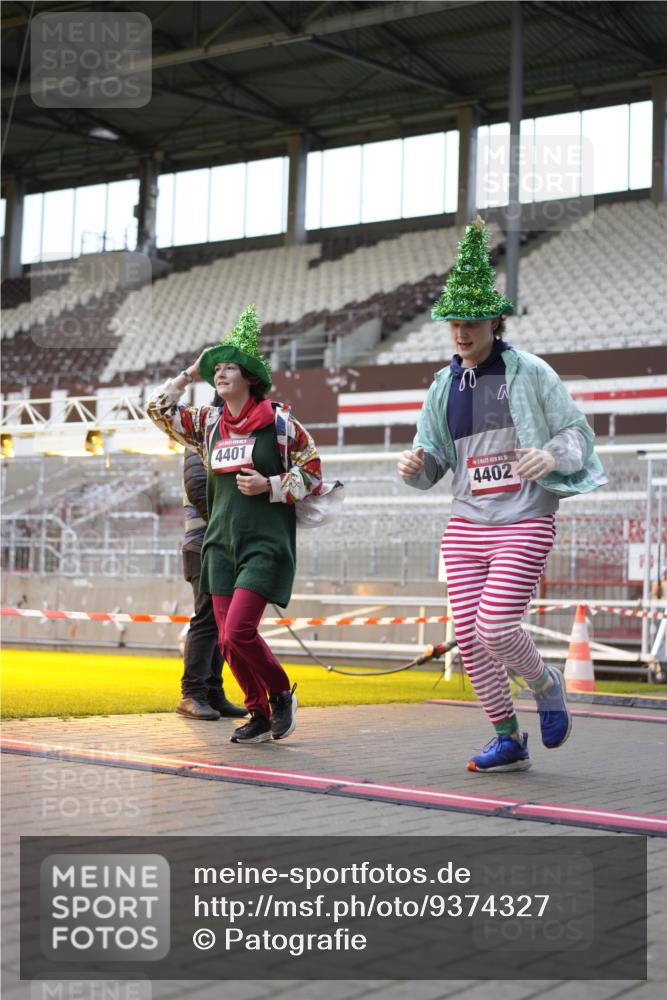07.12.2025 - St. Pauli X-Mass-Run No. 15 Patografie http://msf.ph/oto/9374327 07.12.2025 12:10:00 Ziel 3374, 3376, 3462, 3744, 3746, 3760 meine-sportfotos.de