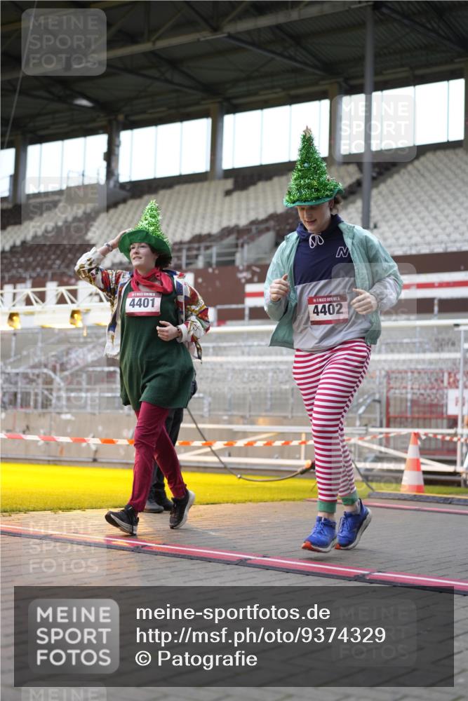 07.12.2025 - St. Pauli X-Mass-Run No. 15 Patografie http://msf.ph/oto/9374329 07.12.2025 12:10:00 Ziel 3374, 3376, 3462, 3744, 3746, 3760 meine-sportfotos.de