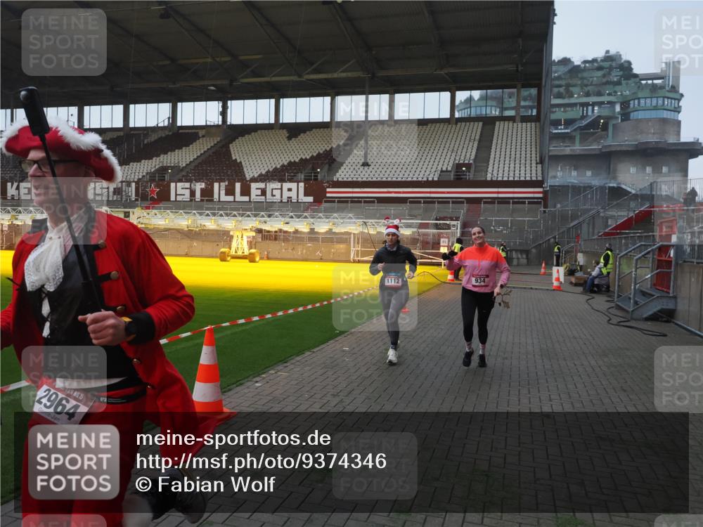 07.12.2025 - St. Pauli X-Mass-Run No. 15 Fabian Wolf http://msf.ph/oto/9374346 07.12.2025 09:59:51 Ziel 910, 911, 934, 1112, 1763, 2186, 2729, 2964, 3513, 4051 meine-sportfotos.de