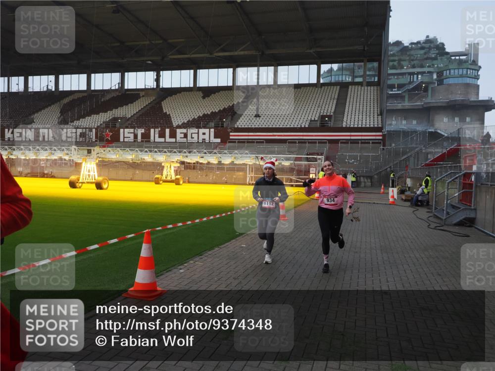 07.12.2025 - St. Pauli X-Mass-Run No. 15 Fabian Wolf http://msf.ph/oto/9374348 07.12.2025 09:59:51 Ziel 910, 911, 934, 1112, 1763, 2186, 2729, 2964, 3513, 4051 meine-sportfotos.de