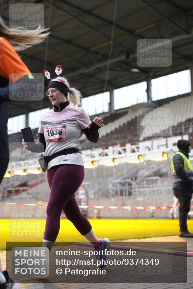07.12.2025 - St. Pauli X-Mass-Run No. 15 Patografie http://msf.ph/oto/9374349 07.12.2025 12:10:17 Ziel 1036, 1037, 3374, 3375, 3376, 4833 meine-sportfotos.de