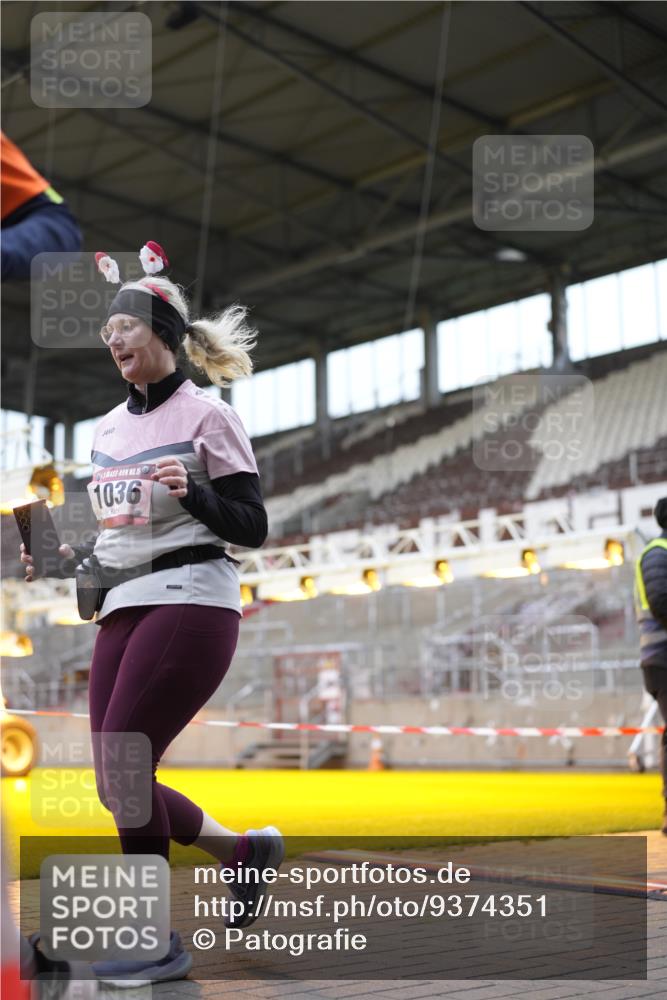 07.12.2025 - St. Pauli X-Mass-Run No. 15 Patografie http://msf.ph/oto/9374351 07.12.2025 12:10:17 Ziel 1036, 1037, 3374, 3375, 3376, 4833 meine-sportfotos.de