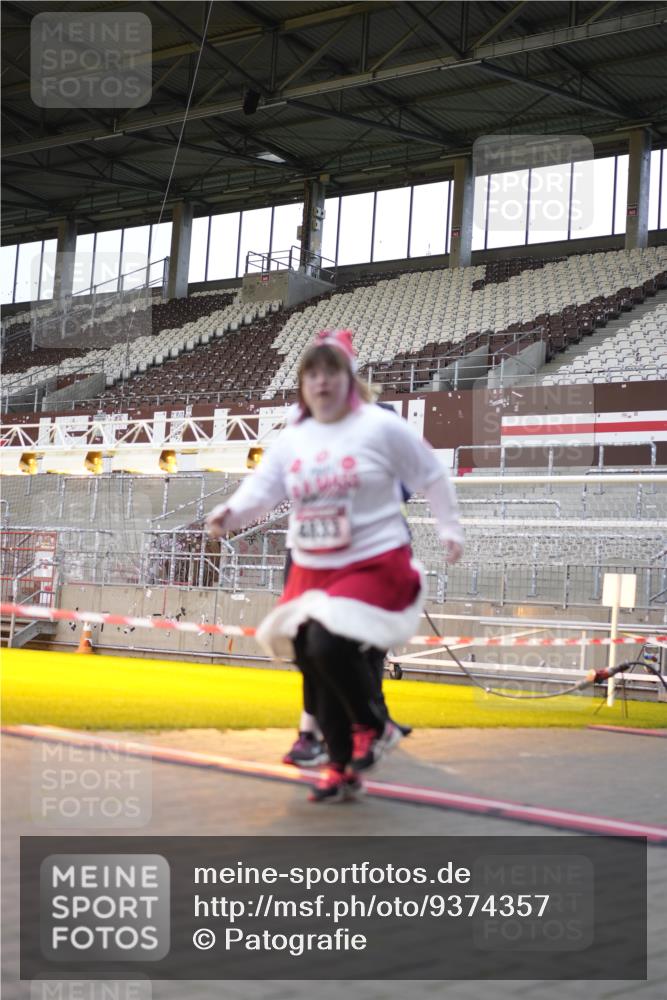 07.12.2025 - St. Pauli X-Mass-Run No. 15 Patografie http://msf.ph/oto/9374357 07.12.2025 12:10:23 Ziel 1036, 1037, 1450, 1728, 1731, 3701, 3840, 3841, 4259, 4262, 4745, 4826, 4827, 4833, 4834, 4836 meine-sportfotos.de