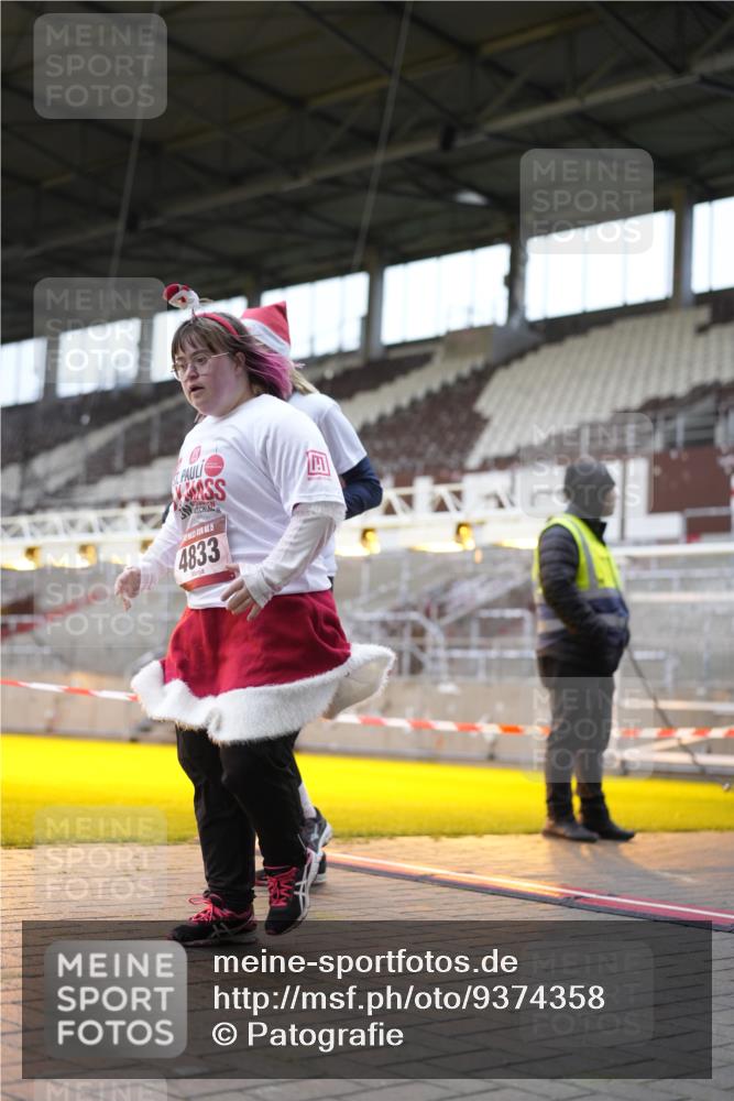 07.12.2025 - St. Pauli X-Mass-Run No. 15 Patografie http://msf.ph/oto/9374358 07.12.2025 12:10:23 Ziel 1036, 1037, 1450, 1728, 1731, 3701, 3840, 3841, 4259, 4262, 4745, 4826, 4827, 4833, 4834, 4836 meine-sportfotos.de