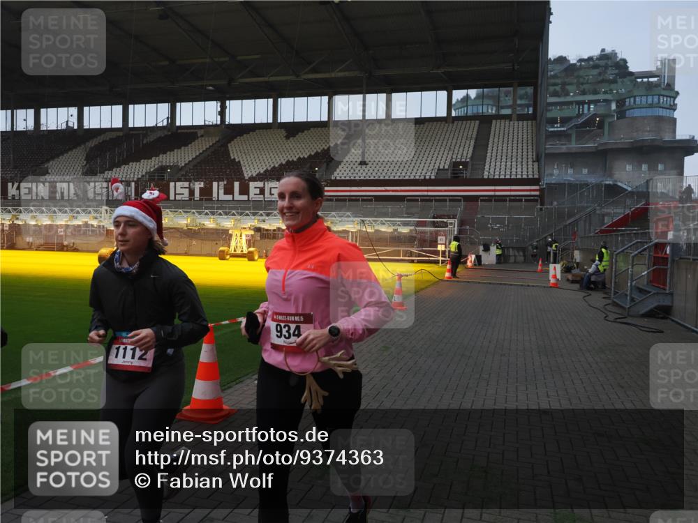 07.12.2025 - St. Pauli X-Mass-Run No. 15 Fabian Wolf http://msf.ph/oto/9374363 07.12.2025 09:59:53 Ziel 910, 911, 934, 1112, 2186, 2729, 2964 meine-sportfotos.de