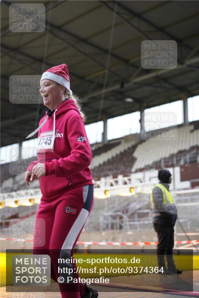 07.12.2025 - St. Pauli X-Mass-Run No. 15 Patografie http://msf.ph/oto/9374364 07.12.2025 12:10:24 Ziel 1036, 1037, 1450, 1728, 1731, 3701, 3840, 3841, 4259, 4262, 4745, 4826, 4827, 4833, 4834, 4836 meine-sportfotos.de