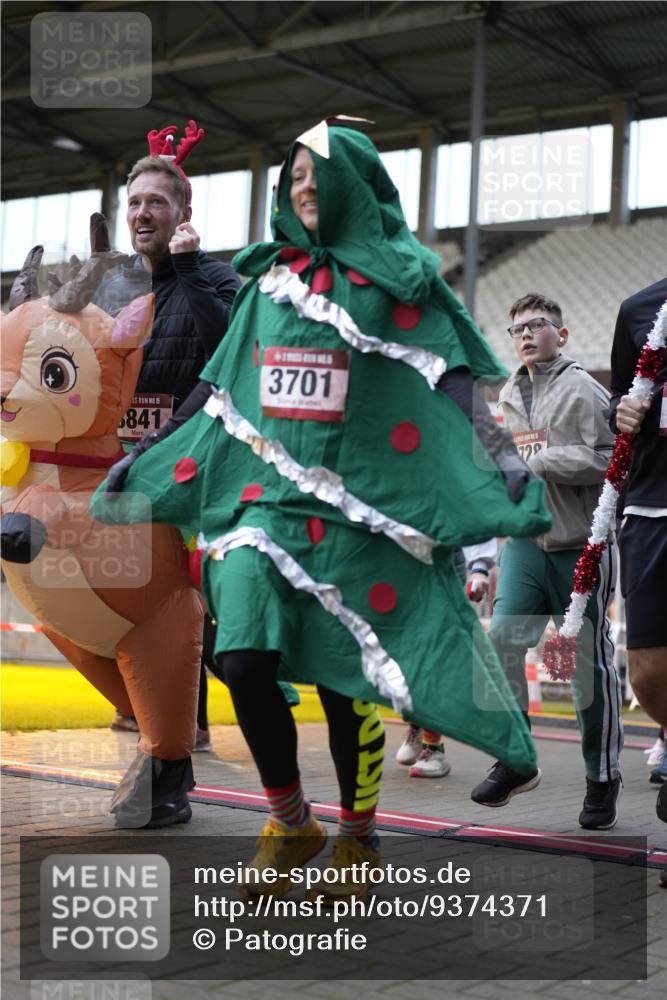 07.12.2025 - St. Pauli X-Mass-Run No. 15 Patografie http://msf.ph/oto/9374371 07.12.2025 12:10:27 Ziel 1036, 1037, 1450, 1728, 1731, 3701, 3840, 3841, 4257, 4259, 4262, 4280, 4281, 4745, 4826, 4827, 4831, 4833, 4834, 4836 meine-sportfotos.de