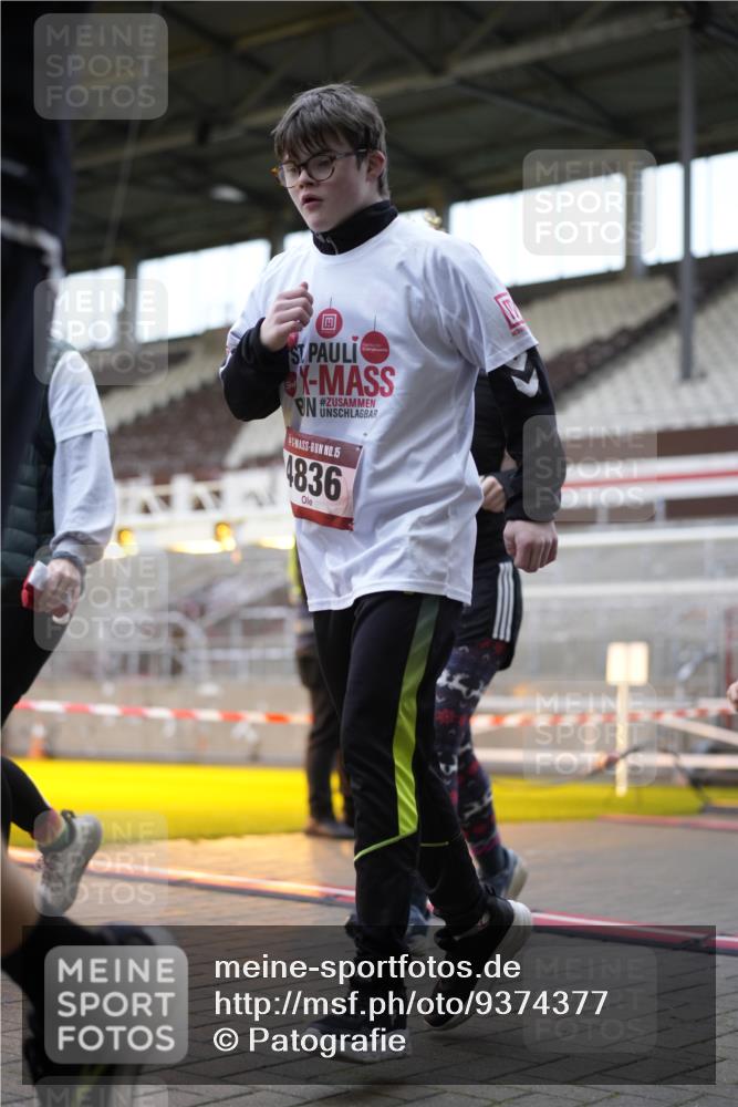07.12.2025 - St. Pauli X-Mass-Run No. 15 Patografie http://msf.ph/oto/9374377 07.12.2025 12:10:29 Ziel 208, 223, 224, 1036, 1037, 1450, 1728, 1731, 1845, 3701, 3840, 3841, 4257, 4259, 4262, 4280, 4281, 4745, 4826, 4827, 4831, 4833, 4834, 4836 meine-sportfotos.de