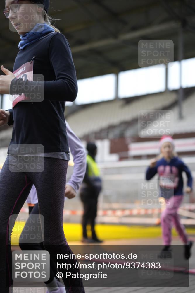 07.12.2025 - St. Pauli X-Mass-Run No. 15 Patografie http://msf.ph/oto/9374383 07.12.2025 12:10:30 Ziel 208, 223, 224, 1036, 1037, 1450, 1728, 1731, 1845, 3701, 3840, 3841, 4257, 4259, 4262, 4280, 4281, 4745, 4826, 4827, 4831, 4833, 4834, 4836 meine-sportfotos.de