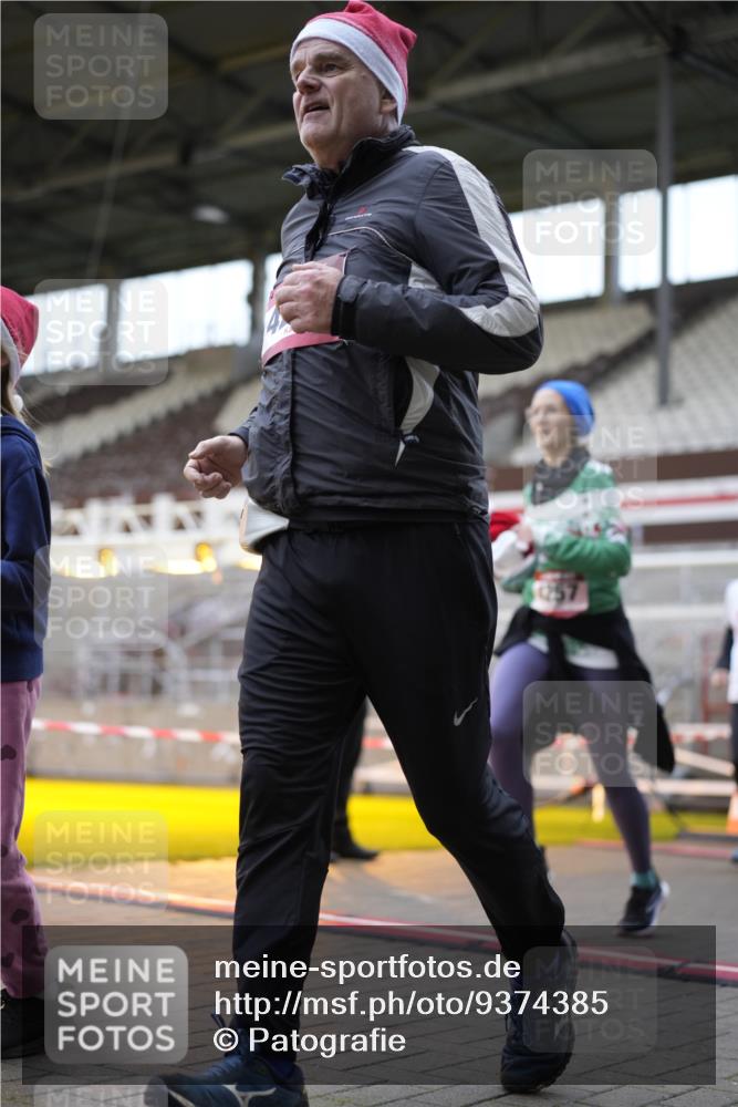 07.12.2025 - St. Pauli X-Mass-Run No. 15 Patografie http://msf.ph/oto/9374385 07.12.2025 12:10:31 Ziel 208, 223, 224, 1036, 1450, 1728, 1731, 1845, 3701, 3840, 3841, 4257, 4259, 4262, 4280, 4281, 4745, 4826, 4827, 4831, 4833, 4834, 4836 meine-sportfotos.de