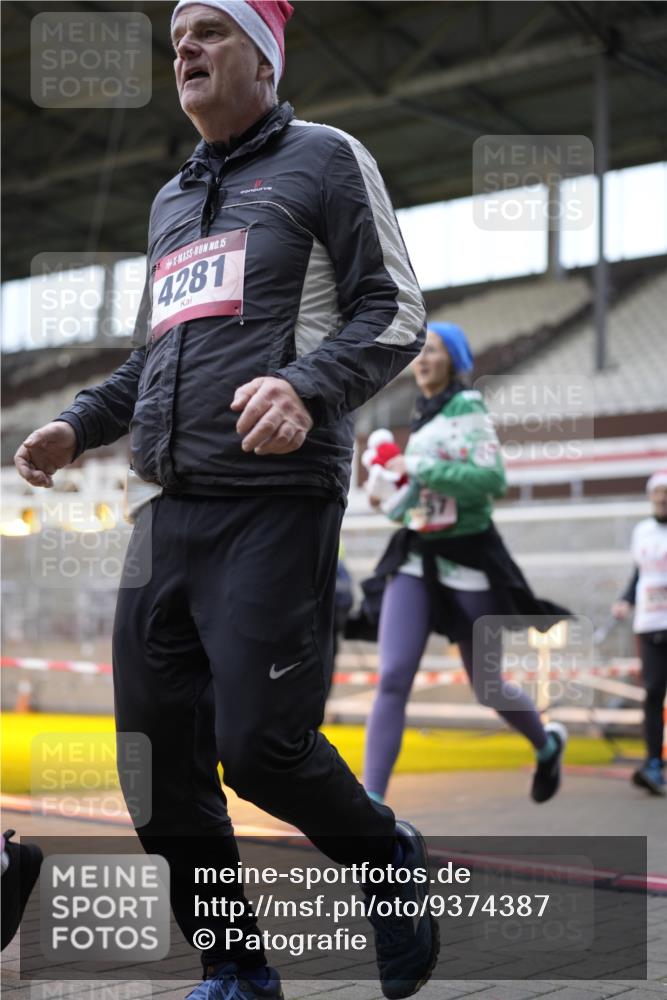 07.12.2025 - St. Pauli X-Mass-Run No. 15 Patografie http://msf.ph/oto/9374387 07.12.2025 12:10:31 Ziel 208, 223, 224, 1036, 1450, 1728, 1731, 1845, 3701, 3840, 3841, 4257, 4259, 4262, 4280, 4281, 4745, 4826, 4827, 4831, 4833, 4834, 4836 meine-sportfotos.de