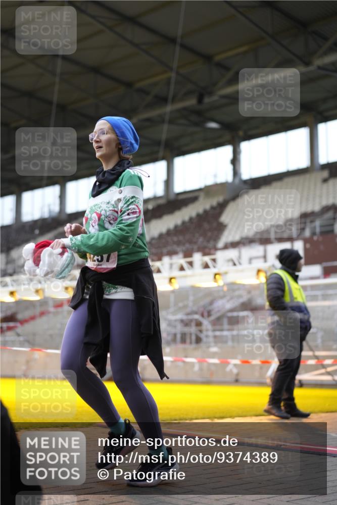 07.12.2025 - St. Pauli X-Mass-Run No. 15 Patografie http://msf.ph/oto/9374389 07.12.2025 12:10:32 Ziel 208, 223, 224, 1450, 1728, 1731, 1845, 3701, 3840, 3841, 4257, 4259, 4262, 4280, 4281, 4745, 4826, 4827, 4831, 4833, 4834, 4836 meine-sportfotos.de