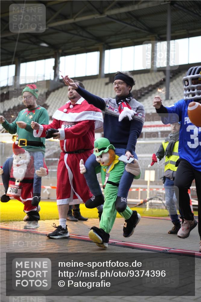 07.12.2025 - St. Pauli X-Mass-Run No. 15 Patografie http://msf.ph/oto/9374396 07.12.2025 12:10:34 Ziel 208, 223, 224, 1450, 1728, 1731, 1845, 3701, 3840, 3841, 4257, 4259, 4262, 4280, 4281, 4745, 4826, 4827, 4831, 4833, 4834, 4836 meine-sportfotos.de