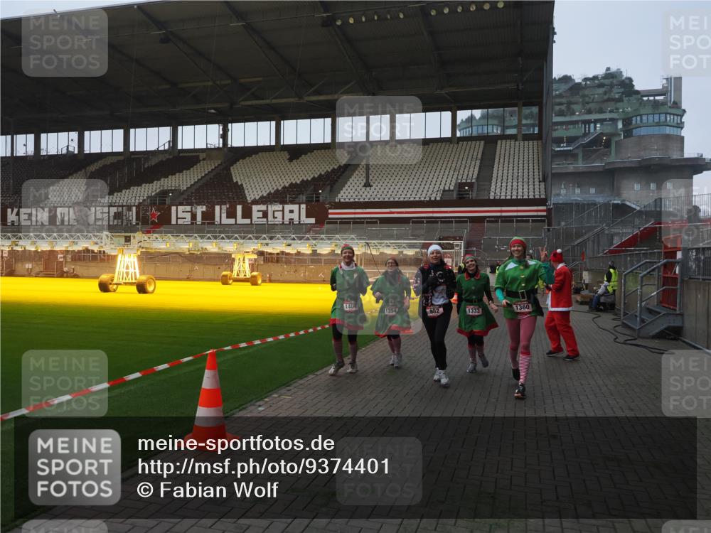 07.12.2025 - St. Pauli X-Mass-Run No. 15 Fabian Wolf http://msf.ph/oto/9374401 07.12.2025 10:00:08 Ziel 802, 1333, 1354, 1360, 1404, 2140, 2141, 4129 meine-sportfotos.de