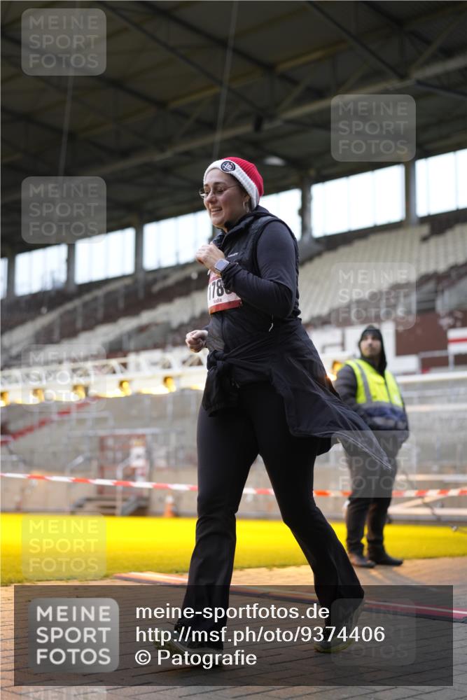 07.12.2025 - St. Pauli X-Mass-Run No. 15 Patografie http://msf.ph/oto/9374406 07.12.2025 12:10:53 Ziel 1780 meine-sportfotos.de