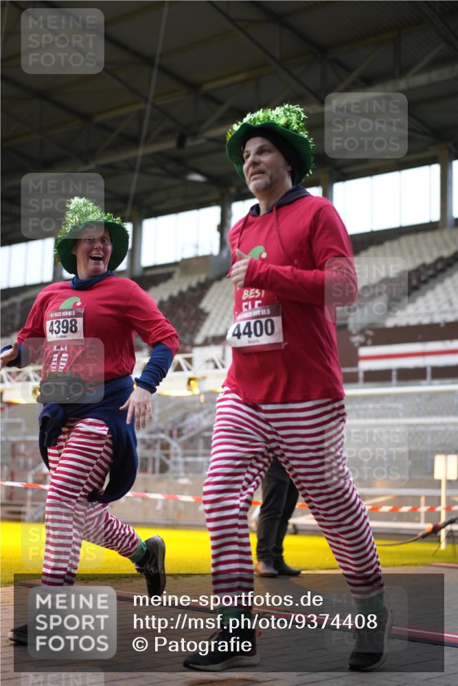 07.12.2025 - St. Pauli X-Mass-Run No. 15 Patografie http://msf.ph/oto/9374408 07.12.2025 12:11:02 Ziel 1780, 4398, 4400 meine-sportfotos.de