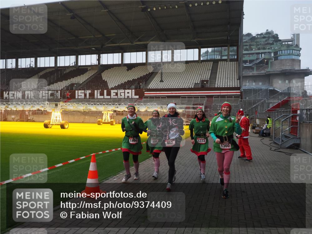 07.12.2025 - St. Pauli X-Mass-Run No. 15 Fabian Wolf http://msf.ph/oto/9374409 07.12.2025 10:00:08 Ziel 802, 1333, 1354, 1360, 1404, 2140, 2141, 4129 meine-sportfotos.de
