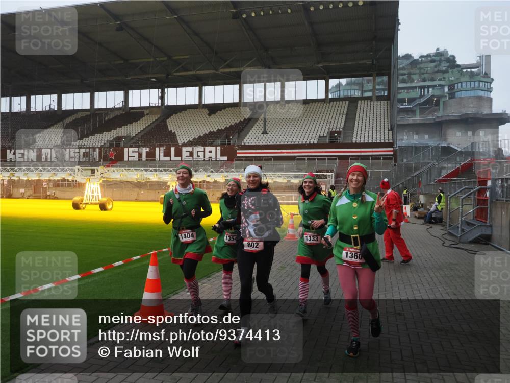 07.12.2025 - St. Pauli X-Mass-Run No. 15 Fabian Wolf http://msf.ph/oto/9374413 07.12.2025 10:00:09 Ziel 802, 1333, 1354, 1360, 1404, 2140, 2141, 4129 meine-sportfotos.de