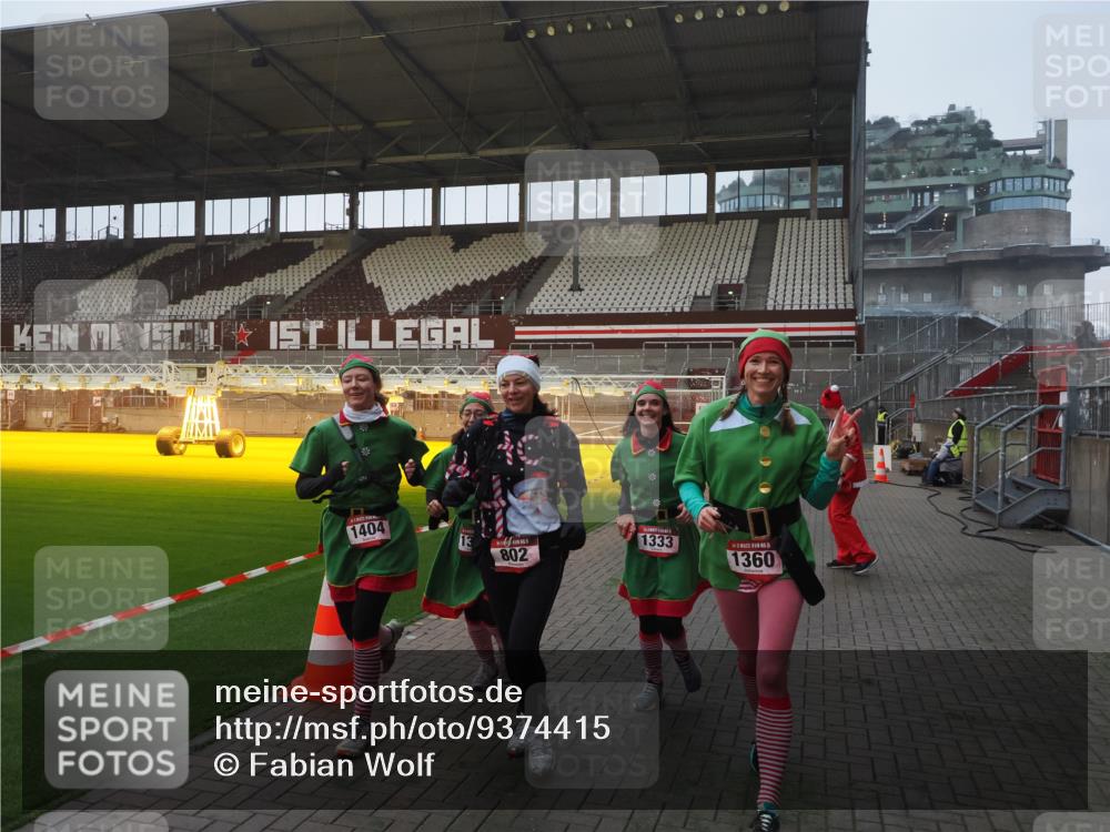 07.12.2025 - St. Pauli X-Mass-Run No. 15 Fabian Wolf http://msf.ph/oto/9374415 07.12.2025 10:00:09 Ziel 802, 1333, 1354, 1360, 1404, 2140, 2141, 4129 meine-sportfotos.de