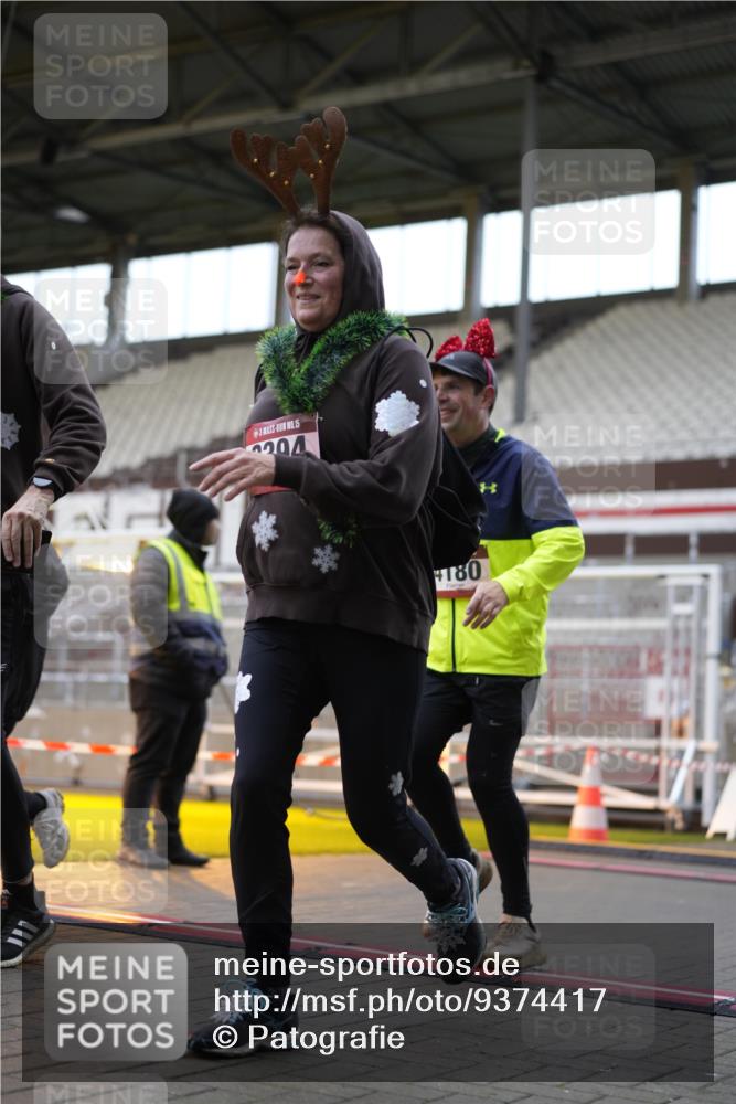 07.12.2025 - St. Pauli X-Mass-Run No. 15 Patografie http://msf.ph/oto/9374417 07.12.2025 12:11:16 Ziel 2393, 2394, 3758, 4180, 4188, 4398, 4400 meine-sportfotos.de