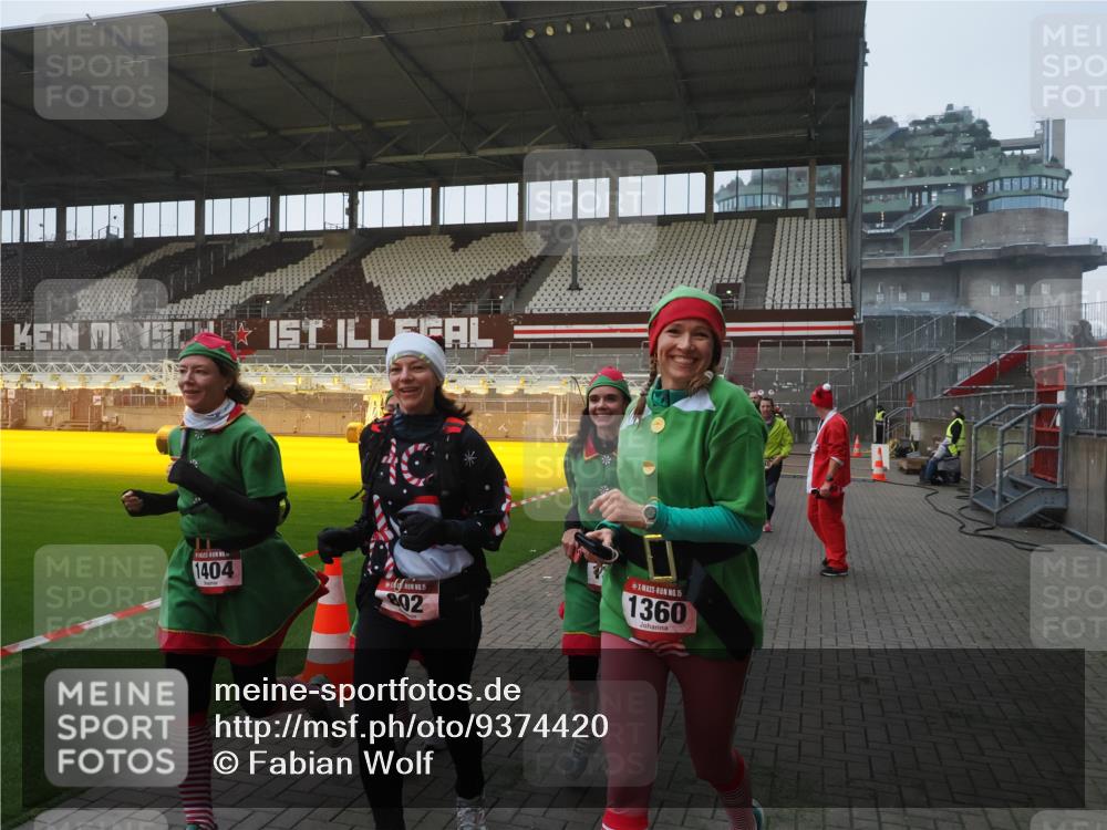 07.12.2025 - St. Pauli X-Mass-Run No. 15 Fabian Wolf http://msf.ph/oto/9374420 07.12.2025 10:00:09 Ziel 802, 1333, 1354, 1360, 1404, 2140, 2141, 4129 meine-sportfotos.de