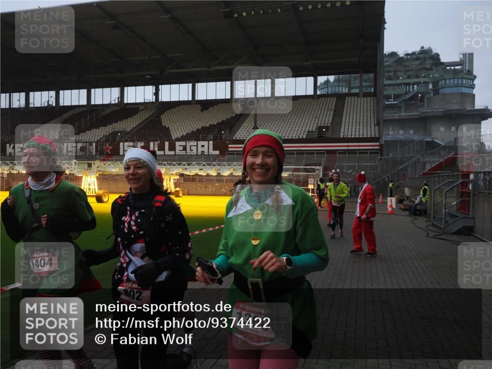 07.12.2025 - St. Pauli X-Mass-Run No. 15 Fabian Wolf http://msf.ph/oto/9374422 07.12.2025 10:00:10 Ziel 802, 1333, 1354, 1360, 1404, 2140, 2141, 4129 meine-sportfotos.de