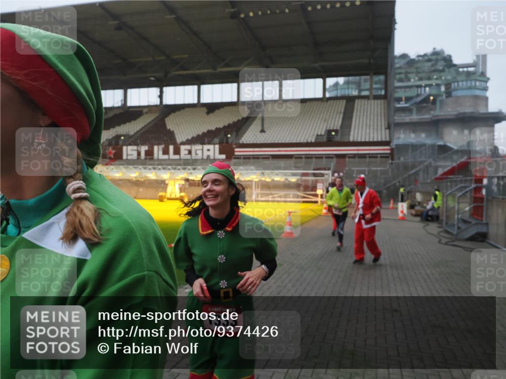 07.12.2025 - St. Pauli X-Mass-Run No. 15 Fabian Wolf http://msf.ph/oto/9374426 07.12.2025 10:00:10 Ziel 802, 1333, 1354, 1360, 1404, 2140, 2141, 4129 meine-sportfotos.de