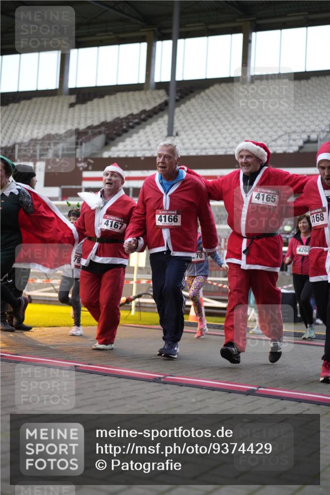 07.12.2025 - St. Pauli X-Mass-Run No. 15 Patografie http://msf.ph/oto/9374429 07.12.2025 12:11:34 Ziel 3758, 4163, 4165, 4166, 4167, 4168, 4268, 4270, 4278, 4279 meine-sportfotos.de
