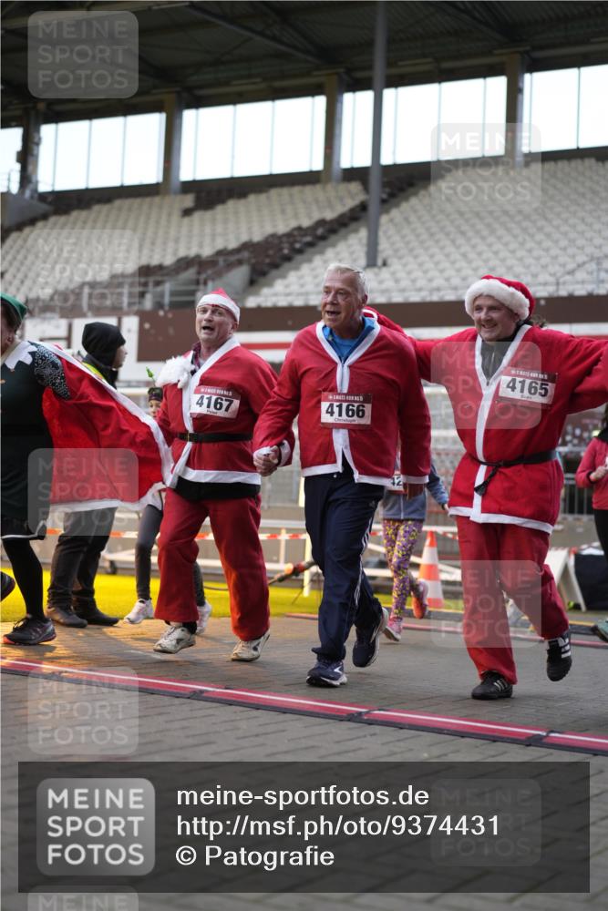 07.12.2025 - St. Pauli X-Mass-Run No. 15 Patografie http://msf.ph/oto/9374431 07.12.2025 12:11:34 Ziel 3758, 4163, 4165, 4166, 4167, 4168, 4268, 4270, 4278, 4279 meine-sportfotos.de