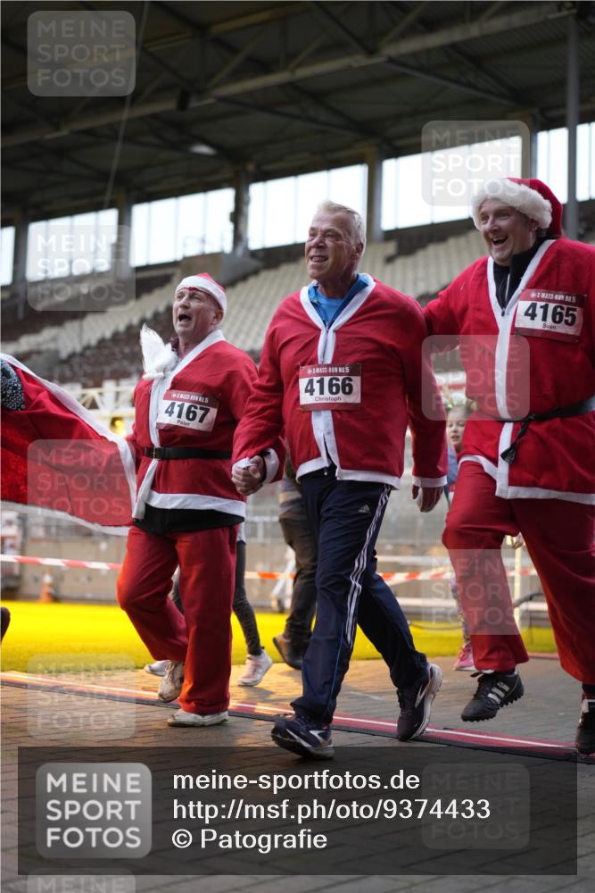07.12.2025 - St. Pauli X-Mass-Run No. 15 Patografie http://msf.ph/oto/9374433 07.12.2025 12:11:35 Ziel 3758, 4163, 4165, 4166, 4167, 4168, 4268, 4270, 4278, 4279, 4714 meine-sportfotos.de