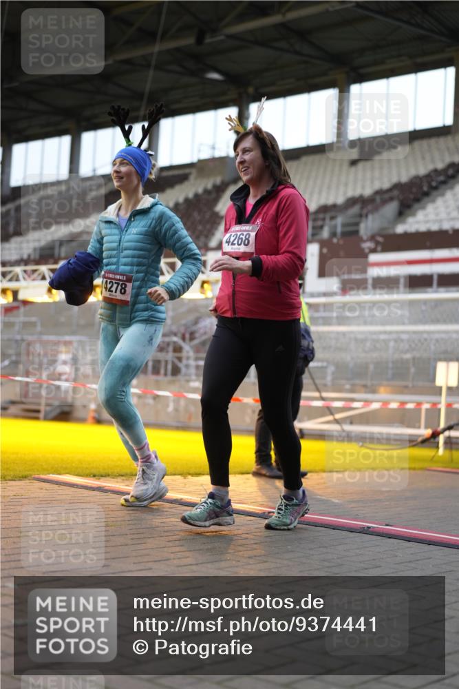 07.12.2025 - St. Pauli X-Mass-Run No. 15 Patografie http://msf.ph/oto/9374441 07.12.2025 12:11:37 Ziel 3979, 4163, 4165, 4166, 4167, 4168, 4268, 4270, 4278, 4279, 4714 meine-sportfotos.de