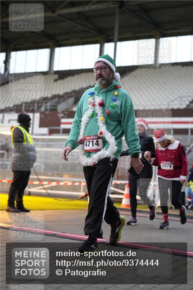 07.12.2025 - St. Pauli X-Mass-Run No. 15 Patografie http://msf.ph/oto/9374444 07.12.2025 12:11:42 Ziel 1452, 3974, 3979, 4163, 4165, 4166, 4167, 4168, 4268, 4270, 4278, 4279, 4288, 4289, 4308, 4714 meine-sportfotos.de