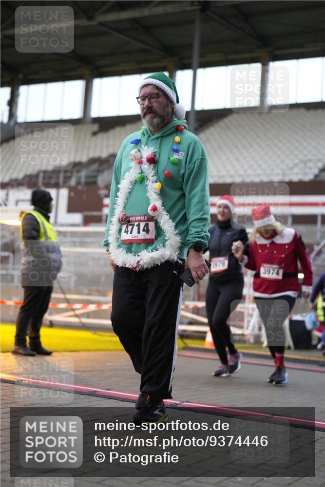 07.12.2025 - St. Pauli X-Mass-Run No. 15 Patografie http://msf.ph/oto/9374446 07.12.2025 12:11:42 Ziel 1452, 3974, 3979, 4163, 4165, 4166, 4167, 4168, 4268, 4270, 4278, 4279, 4288, 4289, 4308, 4714 meine-sportfotos.de