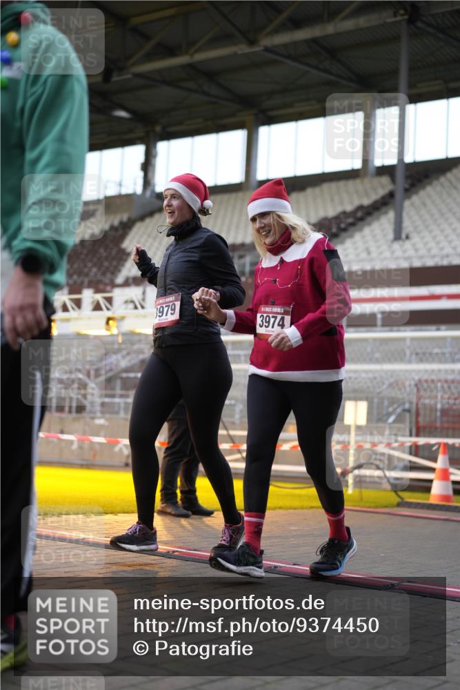 07.12.2025 - St. Pauli X-Mass-Run No. 15 Patografie http://msf.ph/oto/9374450 07.12.2025 12:11:43 Ziel 1452, 3974, 3979, 4163, 4165, 4166, 4167, 4168, 4268, 4270, 4278, 4279, 4288, 4289, 4308, 4714 meine-sportfotos.de