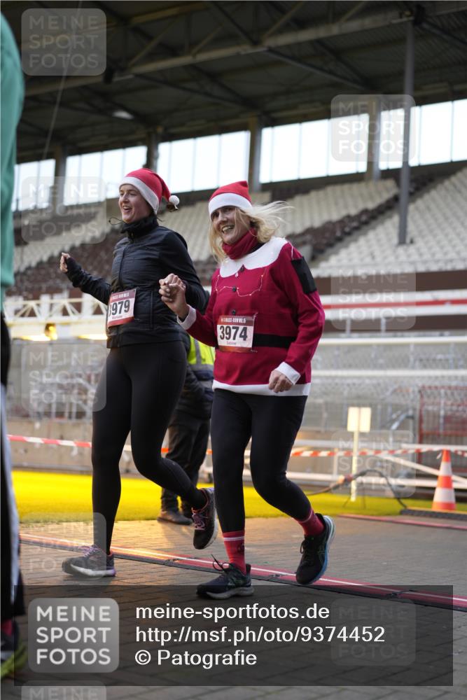 07.12.2025 - St. Pauli X-Mass-Run No. 15 Patografie http://msf.ph/oto/9374452 07.12.2025 12:11:43 Ziel 1452, 3974, 3979, 4163, 4165, 4166, 4167, 4168, 4268, 4270, 4278, 4279, 4288, 4289, 4308, 4714 meine-sportfotos.de