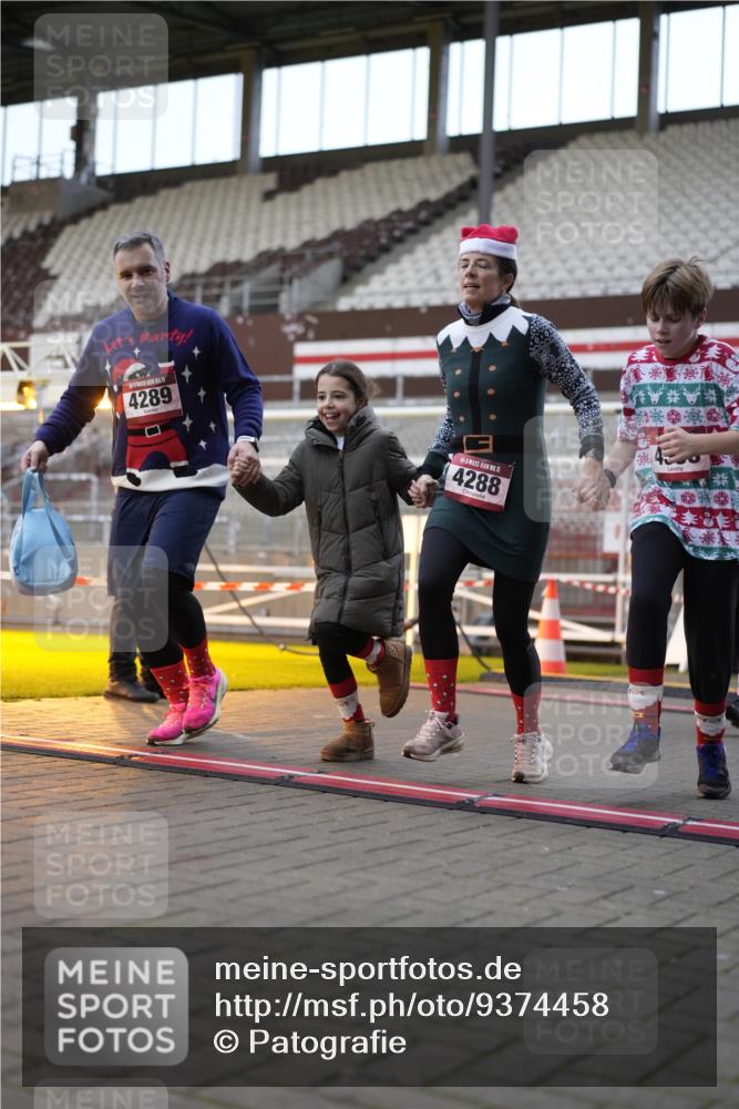 07.12.2025 - St. Pauli X-Mass-Run No. 15 Patografie http://msf.ph/oto/9374458 07.12.2025 12:11:45 Ziel 1452, 3974, 3979, 4163, 4165, 4166, 4167, 4168, 4268, 4270, 4278, 4279, 4288, 4289, 4308, 4714 meine-sportfotos.de